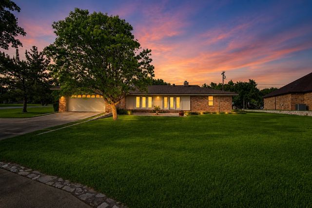 5132 Fairway Circle, De Cordova, TX 76049