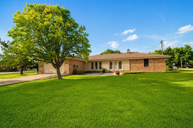 5132 Fairway Circle, De Cordova, TX 76049