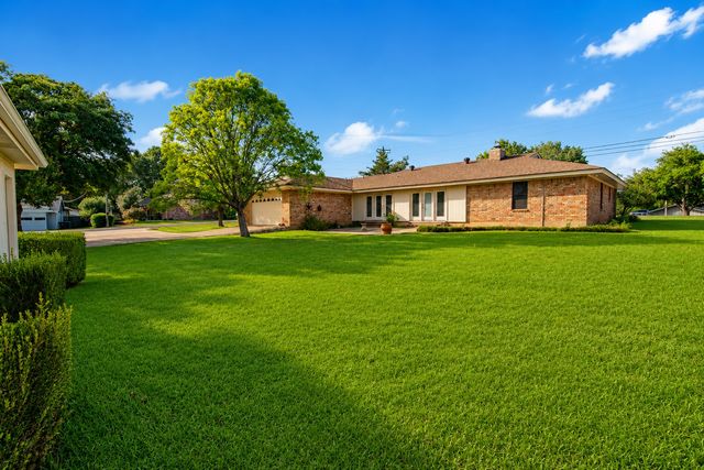 5132 Fairway Circle, De Cordova, TX 76049