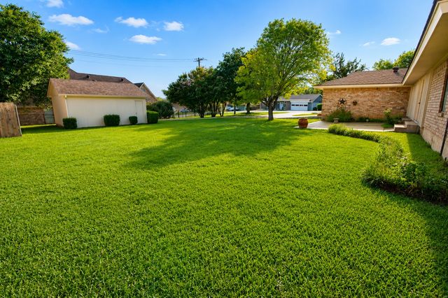 5132 Fairway Circle, De Cordova, TX 76049