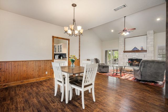 104 Holly Hill Dr, Kerrville, TX 78028