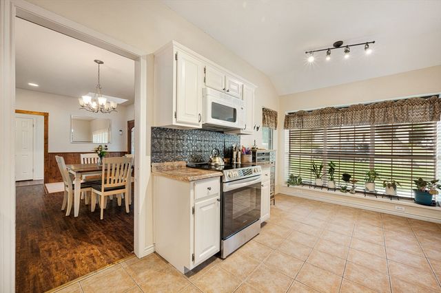 104 Holly Hill Dr, Kerrville, TX 78028