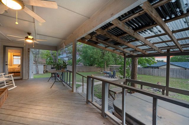 104 Holly Hill Dr, Kerrville, TX 78028