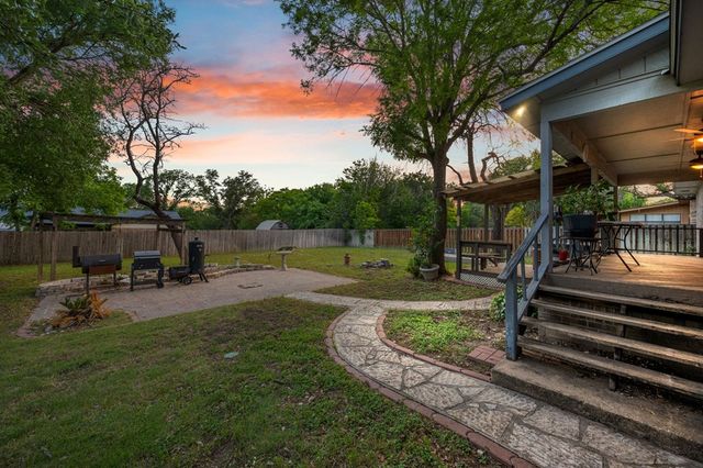 104 Holly Hill Dr, Kerrville, TX 78028