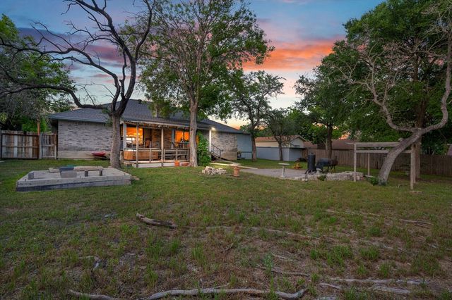 104 Holly Hill Dr, Kerrville, TX 78028