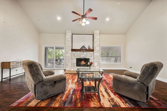 104 Holly Hill Dr, Kerrville, TX 78028