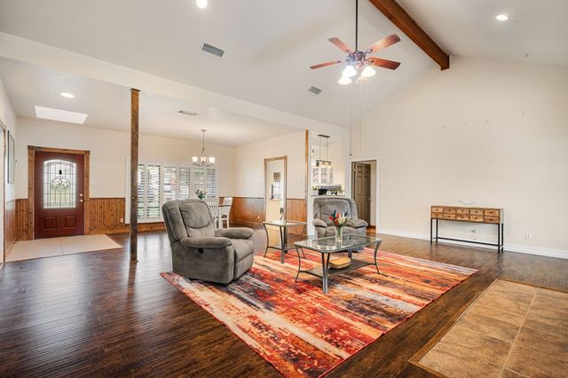 104 Holly Hill Dr, Kerrville, TX 78028