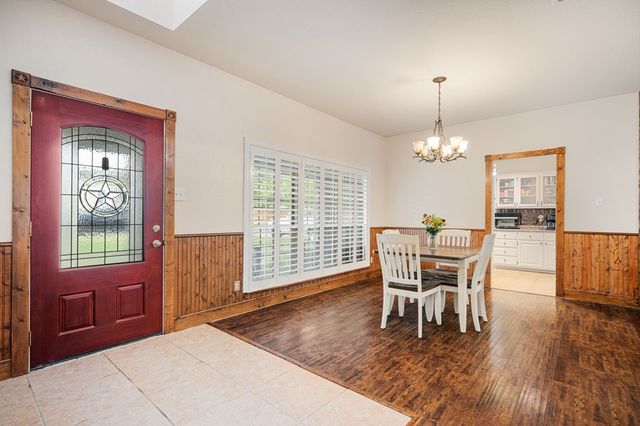 104 Holly Hill Dr, Kerrville, TX 78028