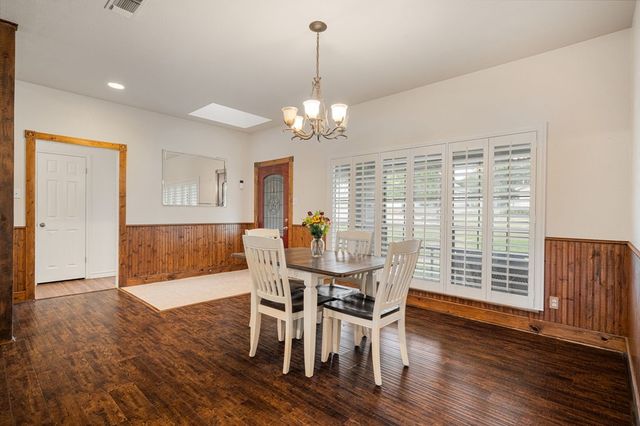 104 Holly Hill Dr, Kerrville, TX 78028