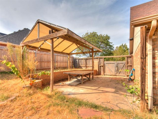 1311 Cambridge Drive, Shawnee, OK 74804