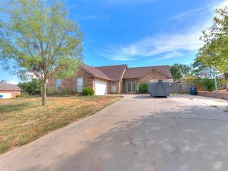 1311 Cambridge Drive, Shawnee, OK 74804