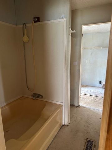 6827 Spring Branch Drive, Krum, TX 76249