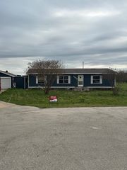 6827 Spring Branch Drive, Krum, TX 76249