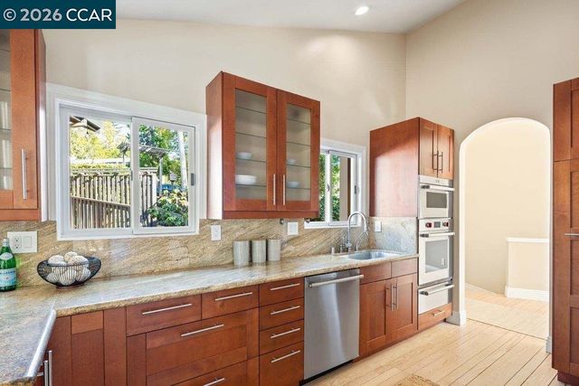 200 Longview Ter, Orinda, CA 94563