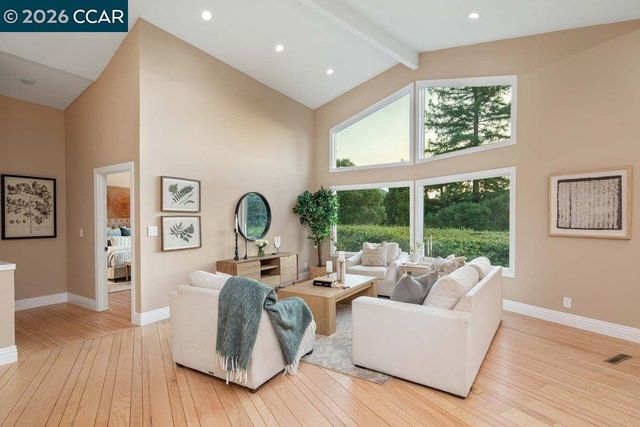200 Longview Ter, Orinda, CA 94563