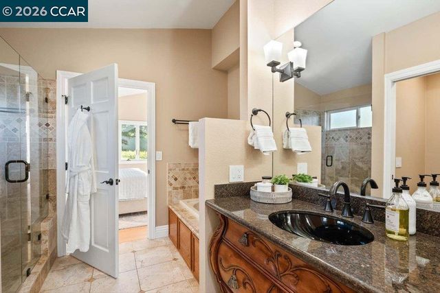 200 Longview Ter, Orinda, CA 94563