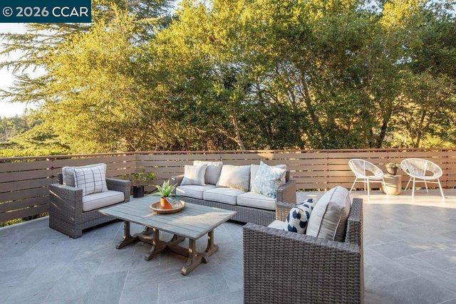 200 Longview Ter, Orinda, CA 94563
