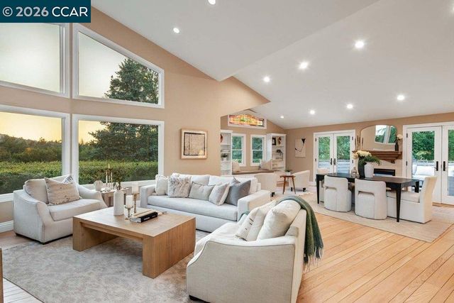 200 Longview Ter, Orinda, CA 94563