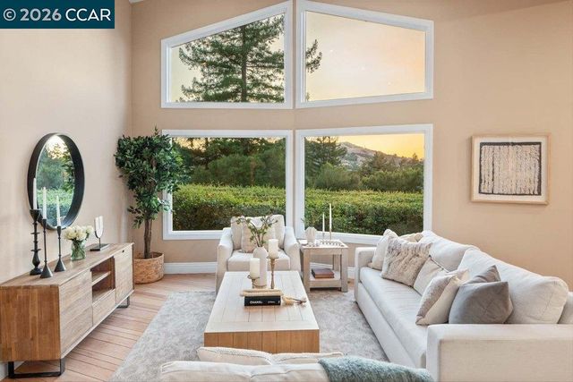 200 Longview Ter, Orinda, CA 94563