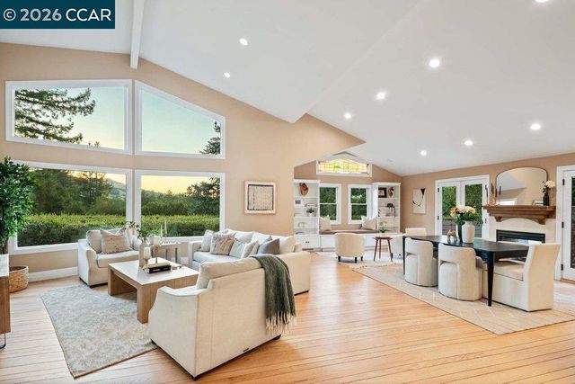 200 Longview Ter, Orinda, CA 94563