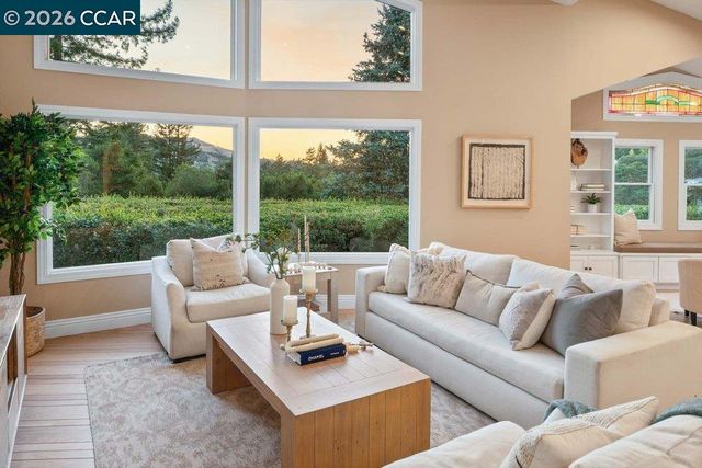 200 Longview Ter, Orinda, CA 94563