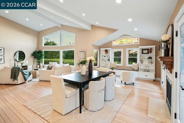 200 Longview Ter, Orinda, CA 94563