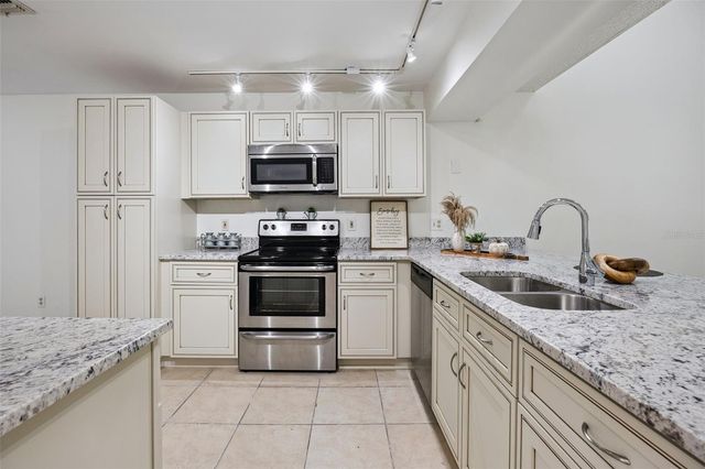 8370 SANDPOINT BLVD, Orlando, FL 32819