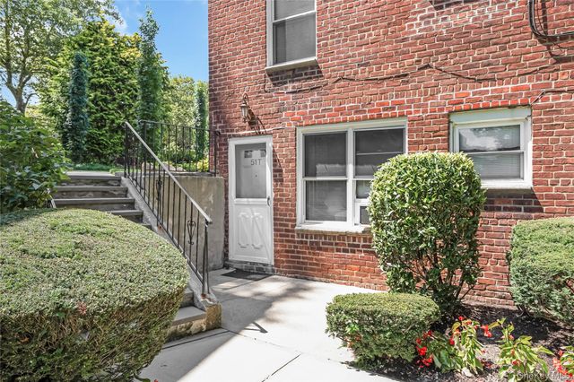 51 Edwards Street T, Roslyn Heights, NY 11577