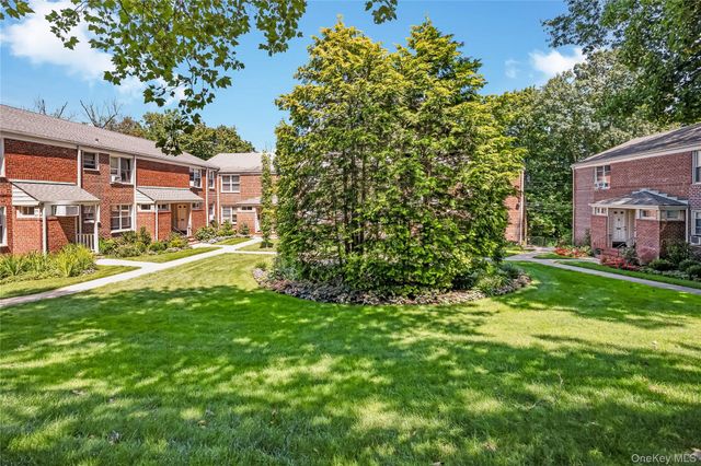 51 Edwards Street T, Roslyn Heights, NY 11577