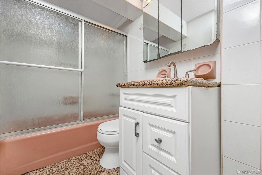 51 Edwards Street T, Roslyn Heights, NY 11577 — photo 5