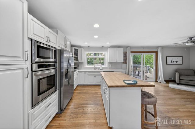 16 Dusko Drive, Parlin, NJ 08859