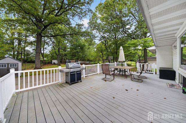 16 Dusko Drive, Parlin, NJ 08859