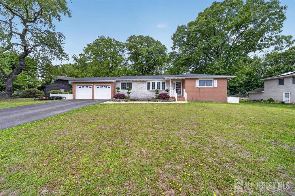 16 Dusko Drive, Parlin, NJ 08859