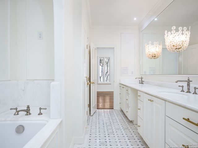 160 Burr, San Antonio, TX 78209