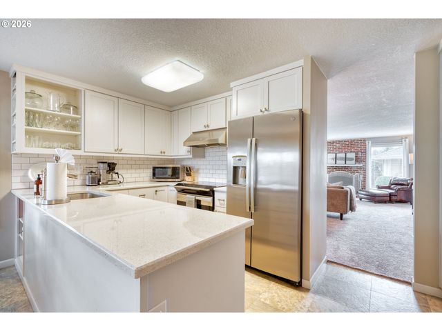 5230 Sw BARCLAY Ct, Beaverton, OR 97005