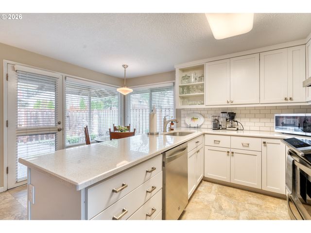 5230 Sw BARCLAY Ct, Beaverton, OR 97005