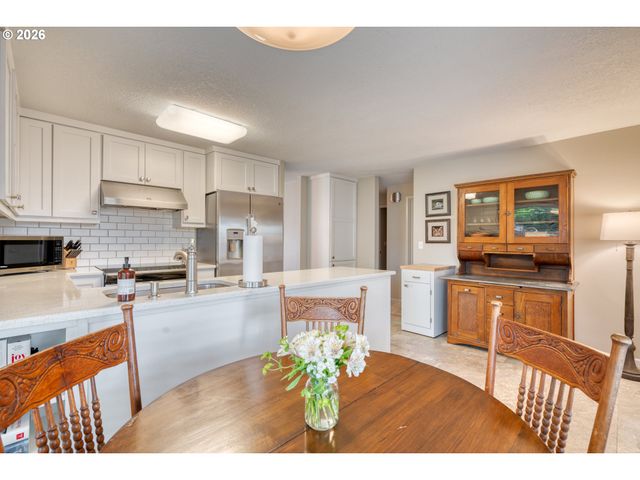 5230 Sw BARCLAY Ct, Beaverton, OR 97005