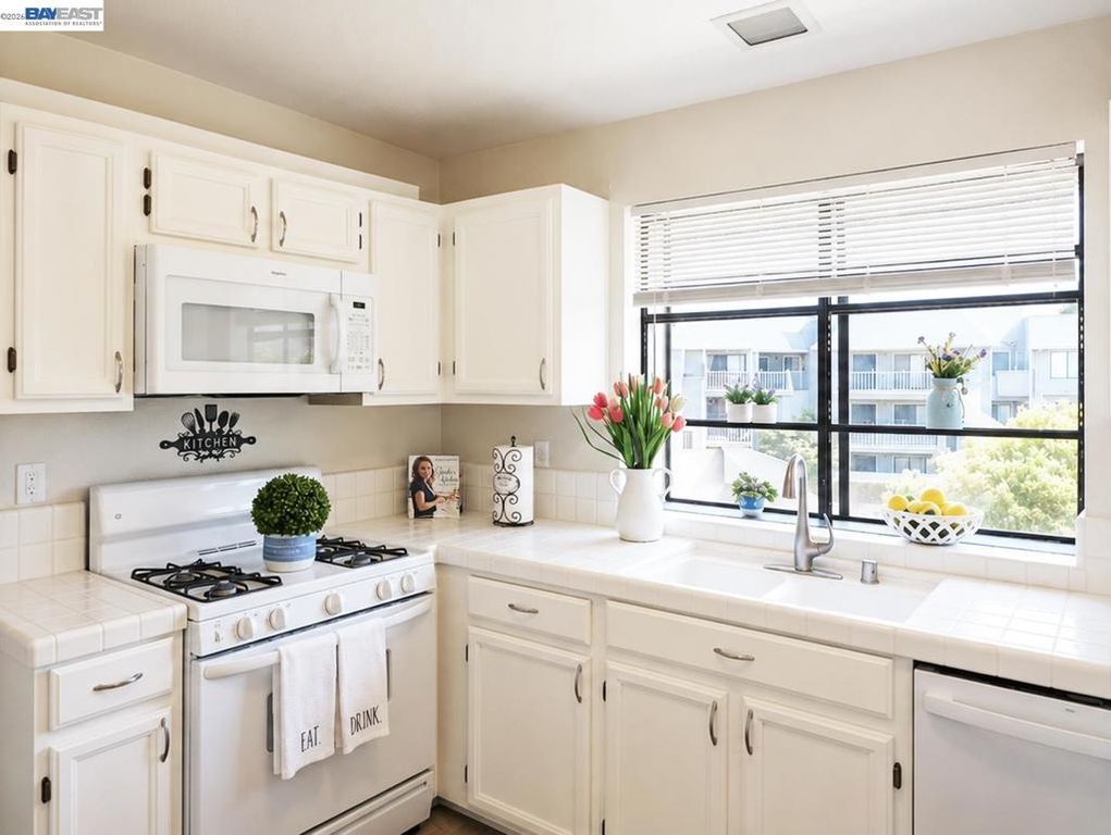 Image 9 of property listing at 37155 Aspenwood Cmn 203, Fremont, CA 94536