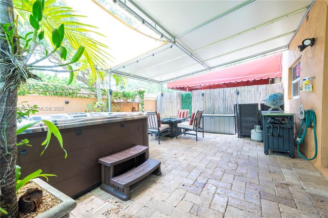 15285 SW 30th Ter, Miami, FL 33185