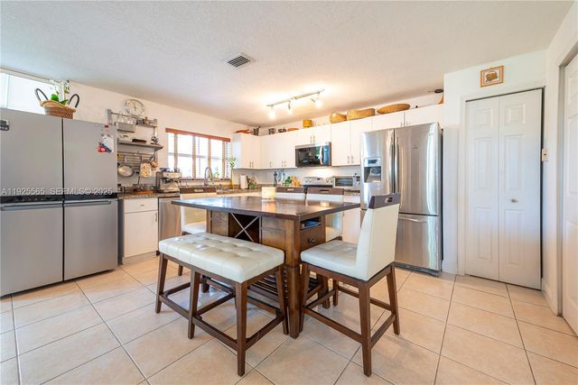 15285 SW 30th Ter, Miami, FL 33185