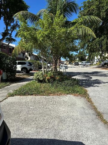 305 Sunshine Drive, Coconut Creek, FL 33066