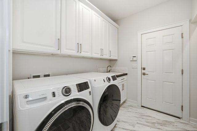 16387 Boston Commons Circle, Clive, IA 50325