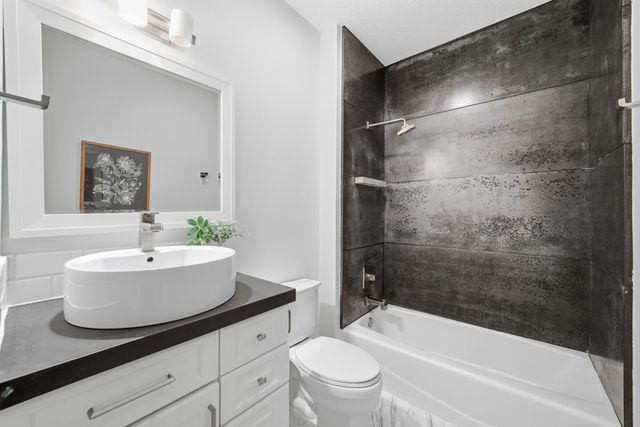 16387 Boston Commons Circle, Clive, IA 50325