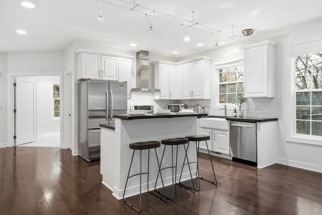 16387 Boston Commons Circle, Clive, IA 50325