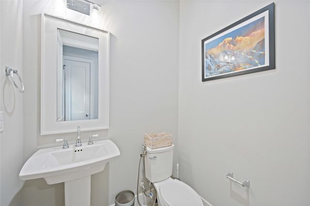 1324 W Pierce St, Houston, TX 77019