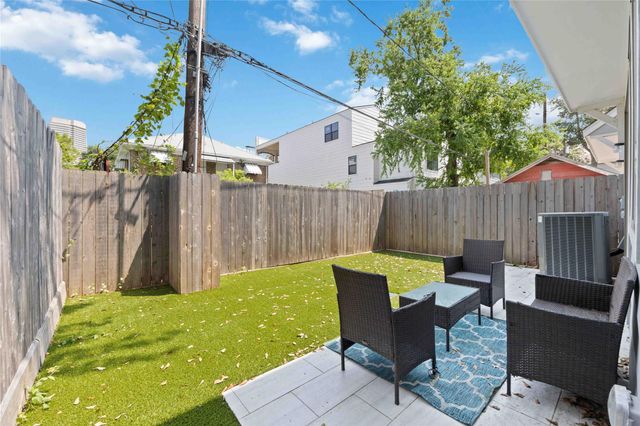 1324 W Pierce St, Houston, TX 77019