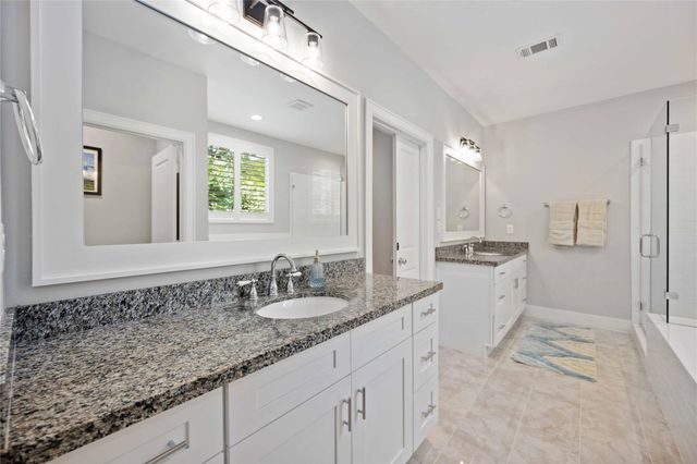 1324 W Pierce St, Houston, TX 77019