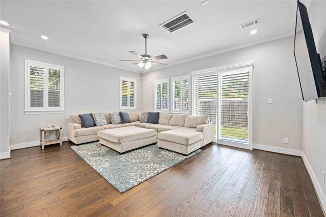 1324 W Pierce St, Houston, TX 77019