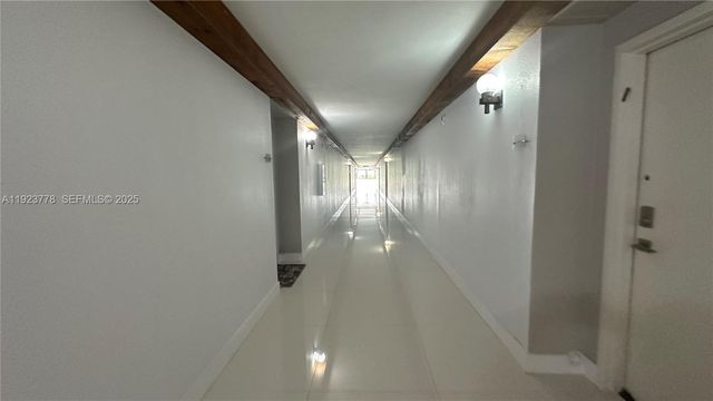 200 Lakeview Dr 111, Weston, FL 33326