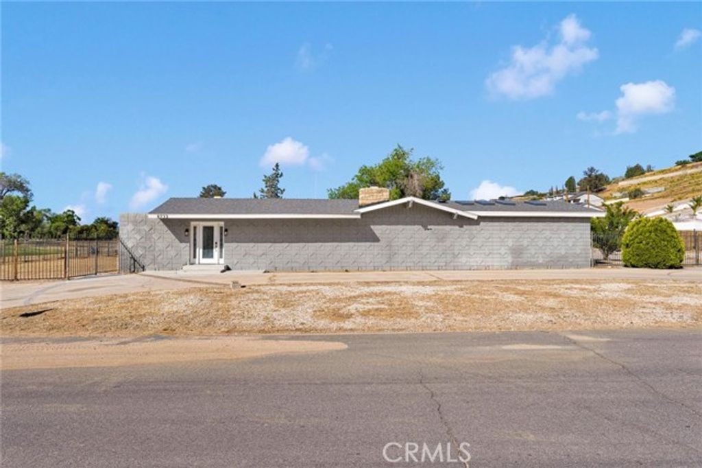 8732 Pico Avenue, Hesperia, CA 92345